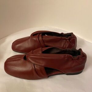 NWOB Alohas  Swag Burgundy Leather Flats Sz Women’s 38,8